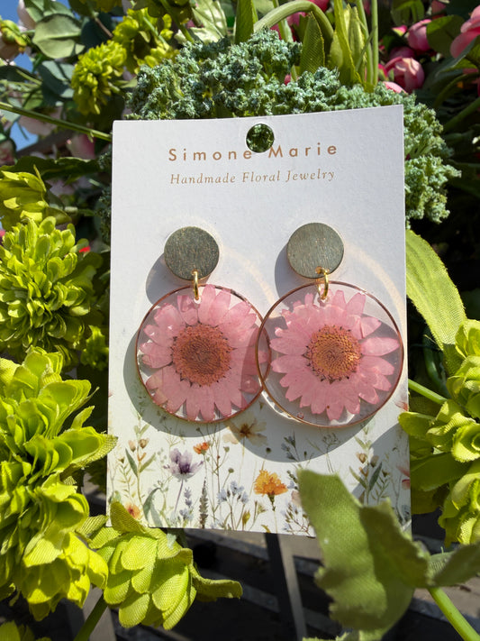 Pink daisy with hammered earring stud