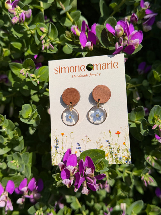 Wooden stud with forget me not