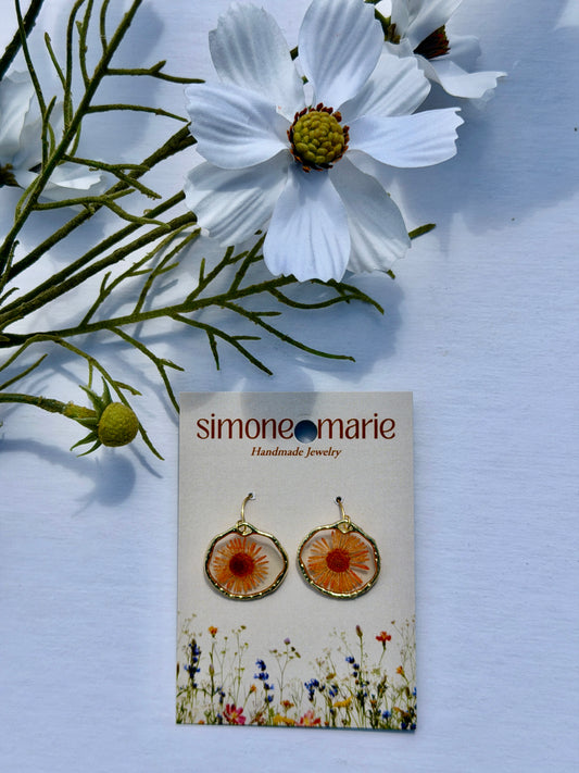 Orange flower in hammered bezel